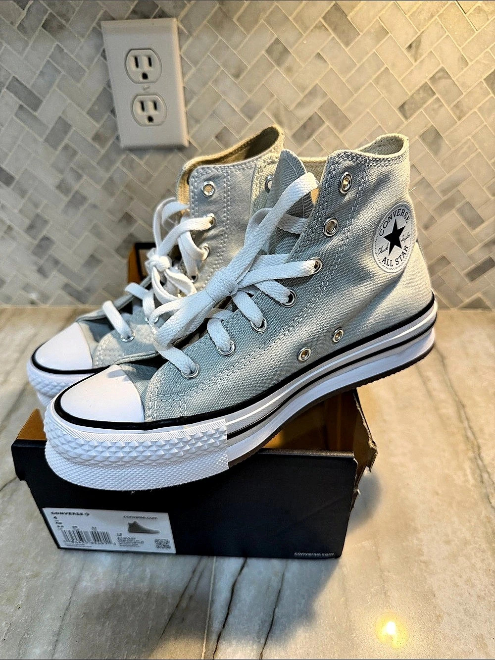 NWB Kids Converse Chuck Taylor All Star Lift Platform High Top Sneakers Size 4